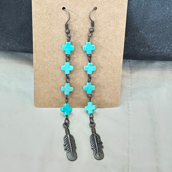 2/$20 Silver tone/copper/Howlite long dangle earrings w/feather charms - Picture 1 of 13